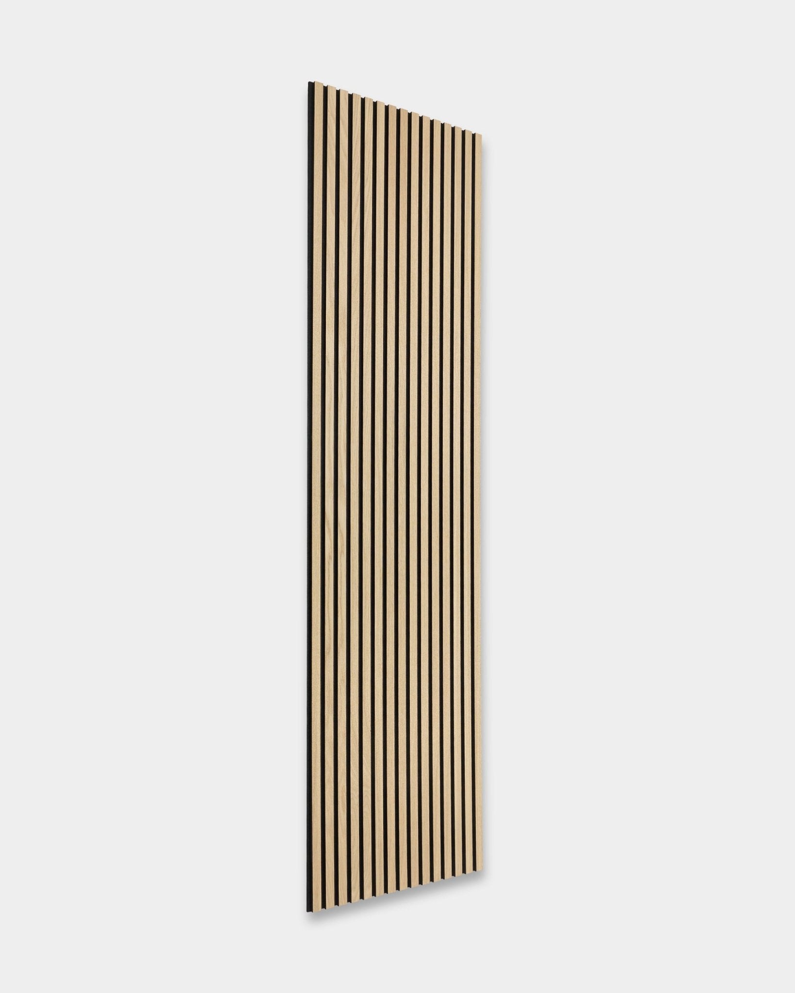 WoodUpp Original Akupanel i Classic Oak med filtbakside i black og black MDF, i skandinavisk design, vist mot en ensfarget lys grå bakgrunn.