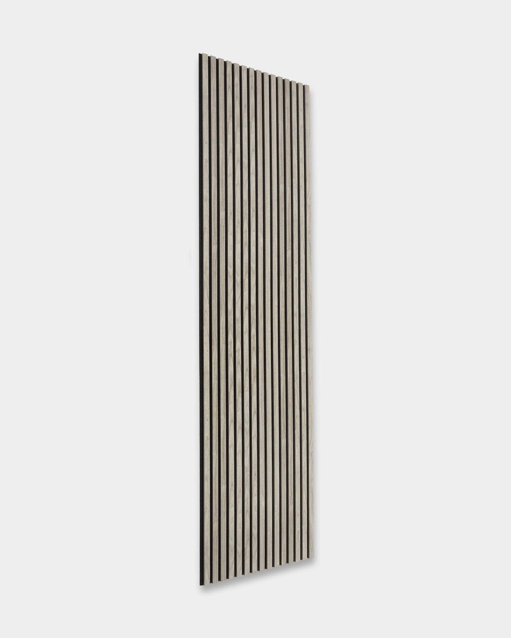 WoodUpp Essential Akupanel i Weathered Oak, 240x60 cm, Nordic Akustikkpanel med vertical black lameller på lysegrå bakside, vist på hvit bakgrunn.