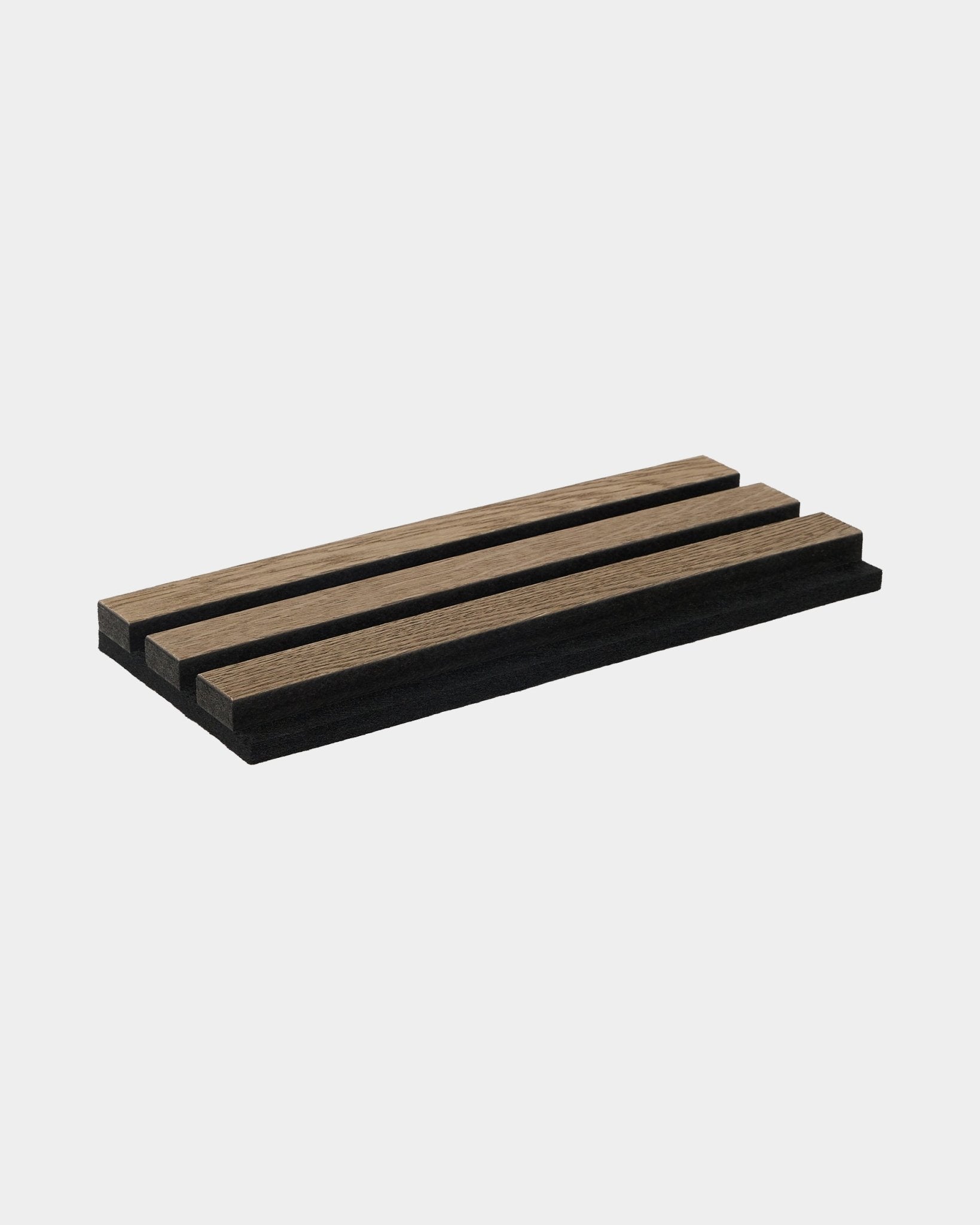 WoodUpp Rustic | Akustisk prøvebrett Grey Oak med tre parallelle spiler, natural wood finish og black sider, inspirert av nordiske designelementer.