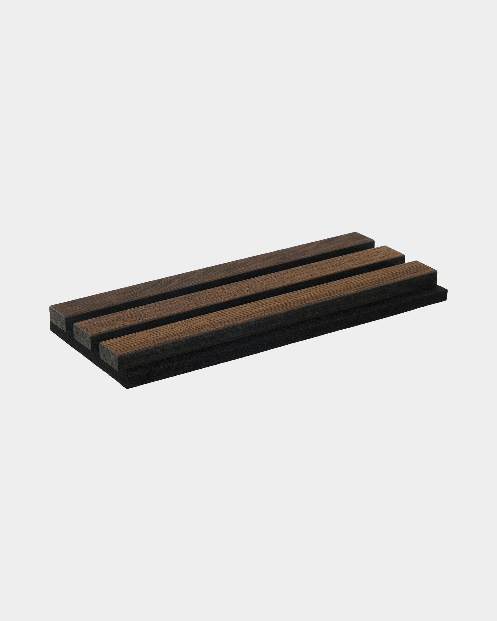 WoodUpp Rustic Sample-brett i Smoked Oak med vekslende mørke og mellomfargede brown trespiler, utformet for bruk som tilbehør eller utstillingsobjekt.