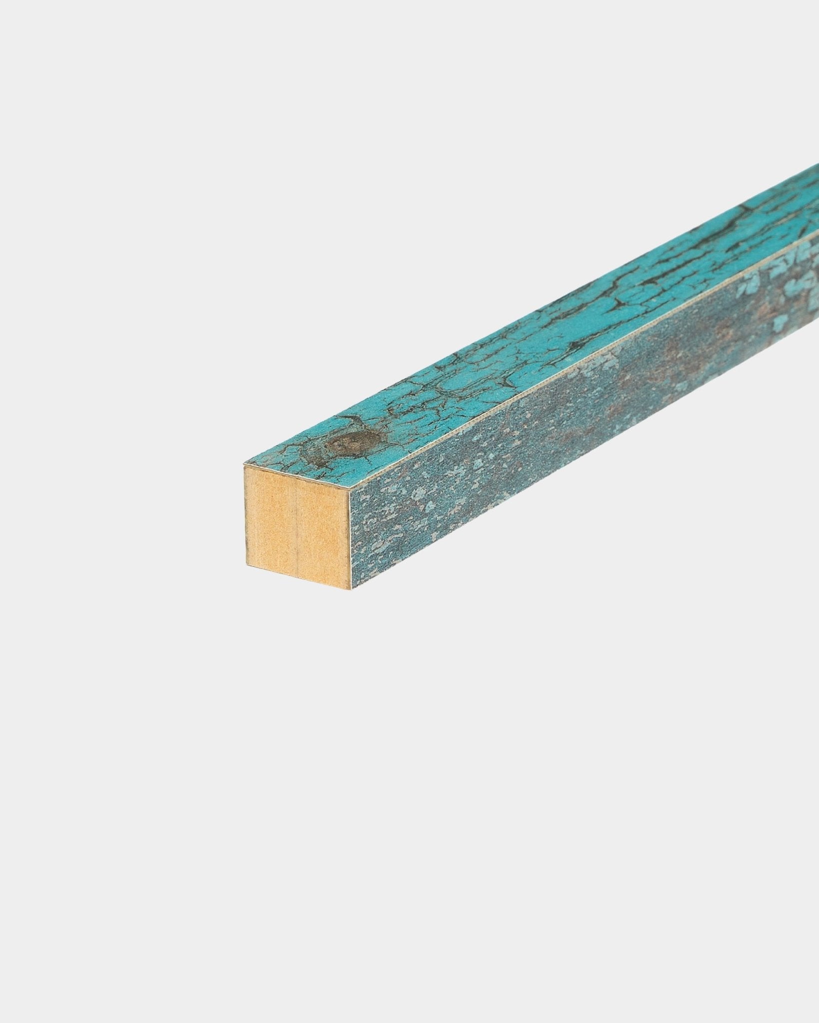 WoodUpp Akupanel endelamell i Oxide Blue, 2,2 cm, utviklet for å fremheve akustikkpaneler eller MDF-rammer med synlig trefinish.