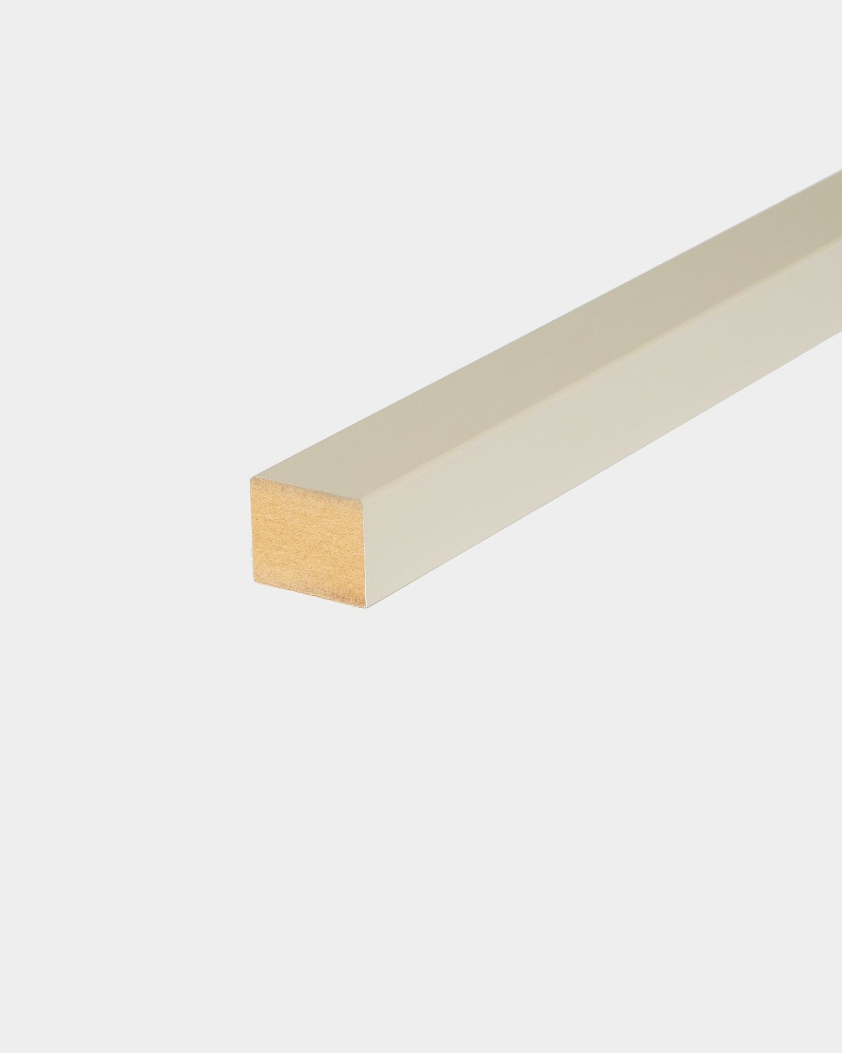 WoodUpp End Lamella i Stone-finish, 2,2 cm, Akustikkpanel tilbehør for MDF-ramme eller panelvegger, vist mot en enkel hvit bakgrunn.