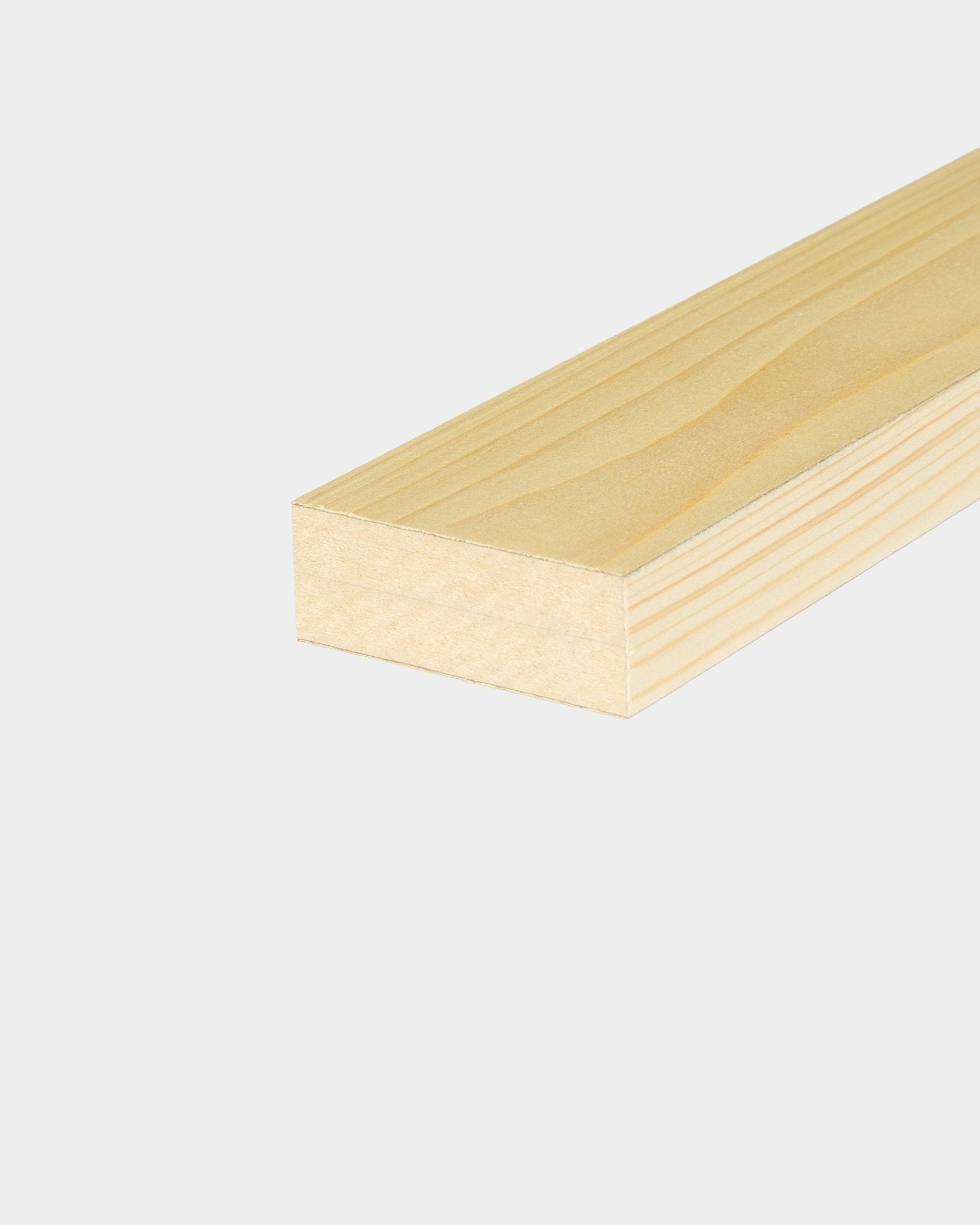 WoodUpp endelamell / Alp, 6,7 cm: lys trelamell med synlig årring, laget for Akupanel akustikkpaneler, vist mot en enkel hvit bakgrunn.