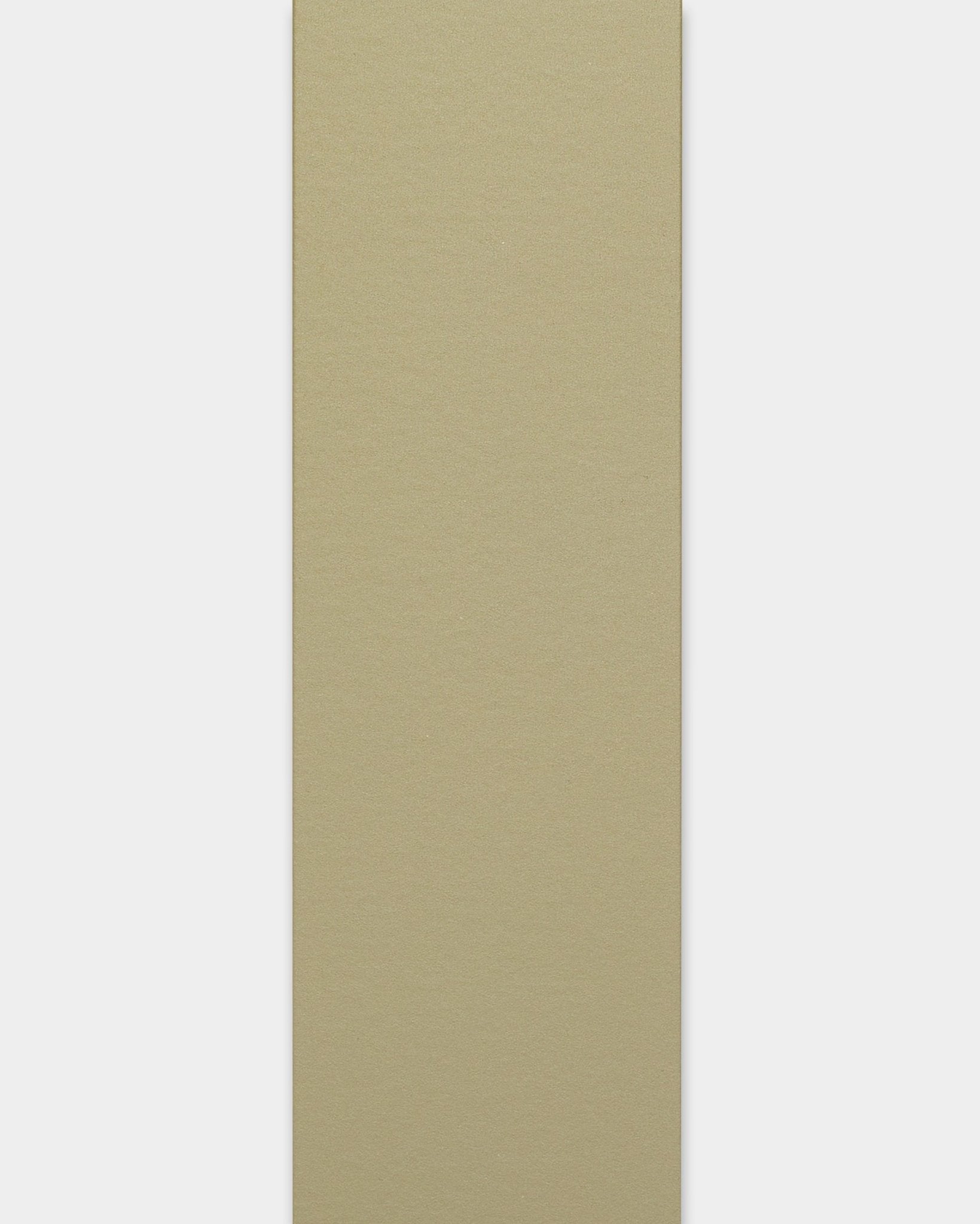 WoodUpp Akupanel Akustikkpanel i Lamella/Moss-utførelse, 240 cm høy med kantlist, vist vertikalt mot en hvit bakgrunn.