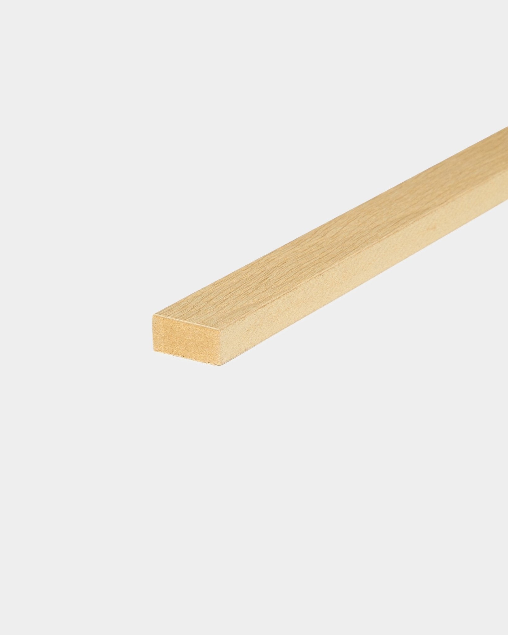 WoodUpp Lamella Classic Oak Montering dyvel, 240 cm, lyst brown tre – for Akupanel list eller utskifting av spile, kompatibel med Nordic Akustikkpanel-systemer.