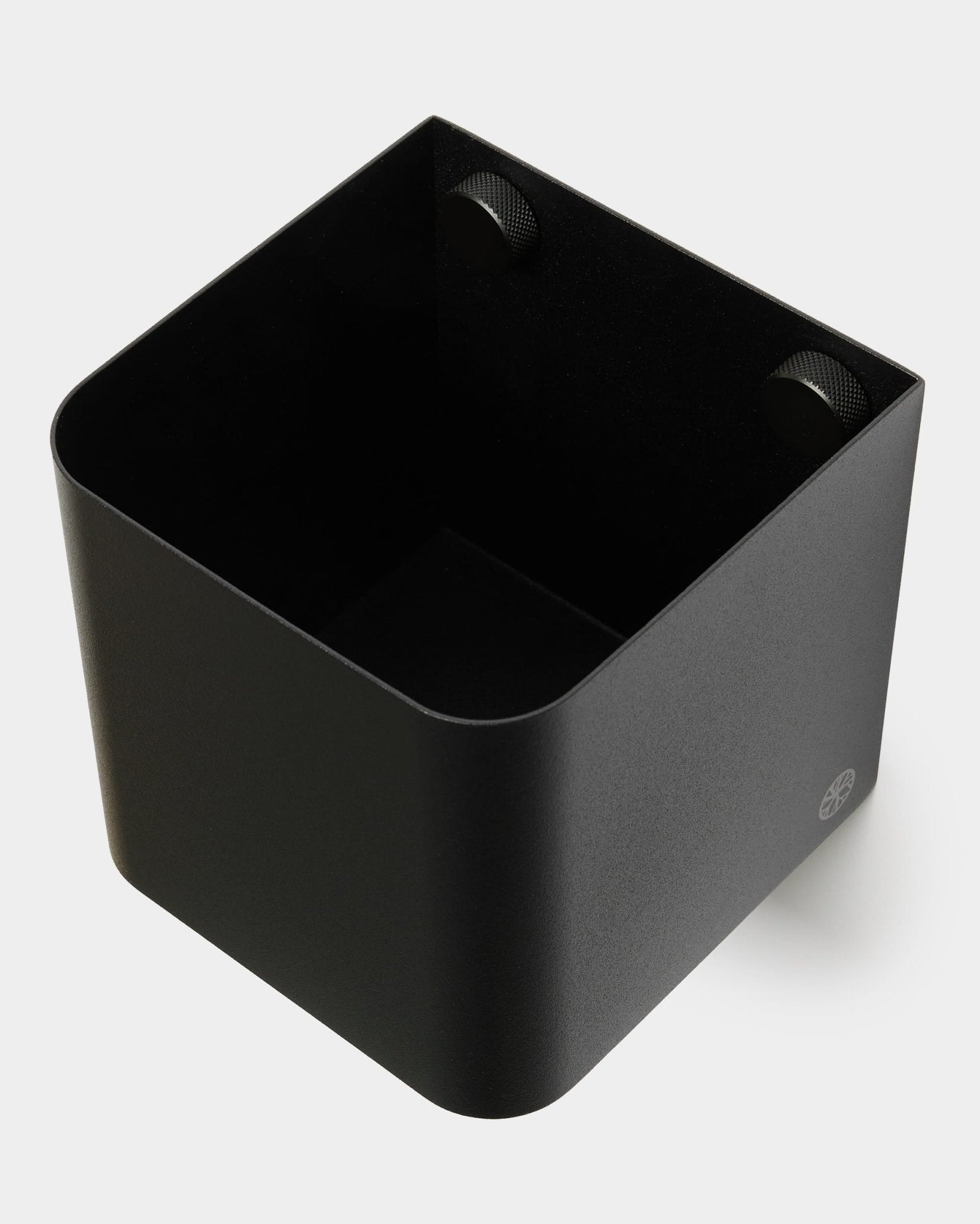 WoodUpp Norr plantekasse, 11,9 cm, black kvadratisk med avrundede hjørner og åpen topp, sett ovenfra mot en enkel lys bakgrunn.