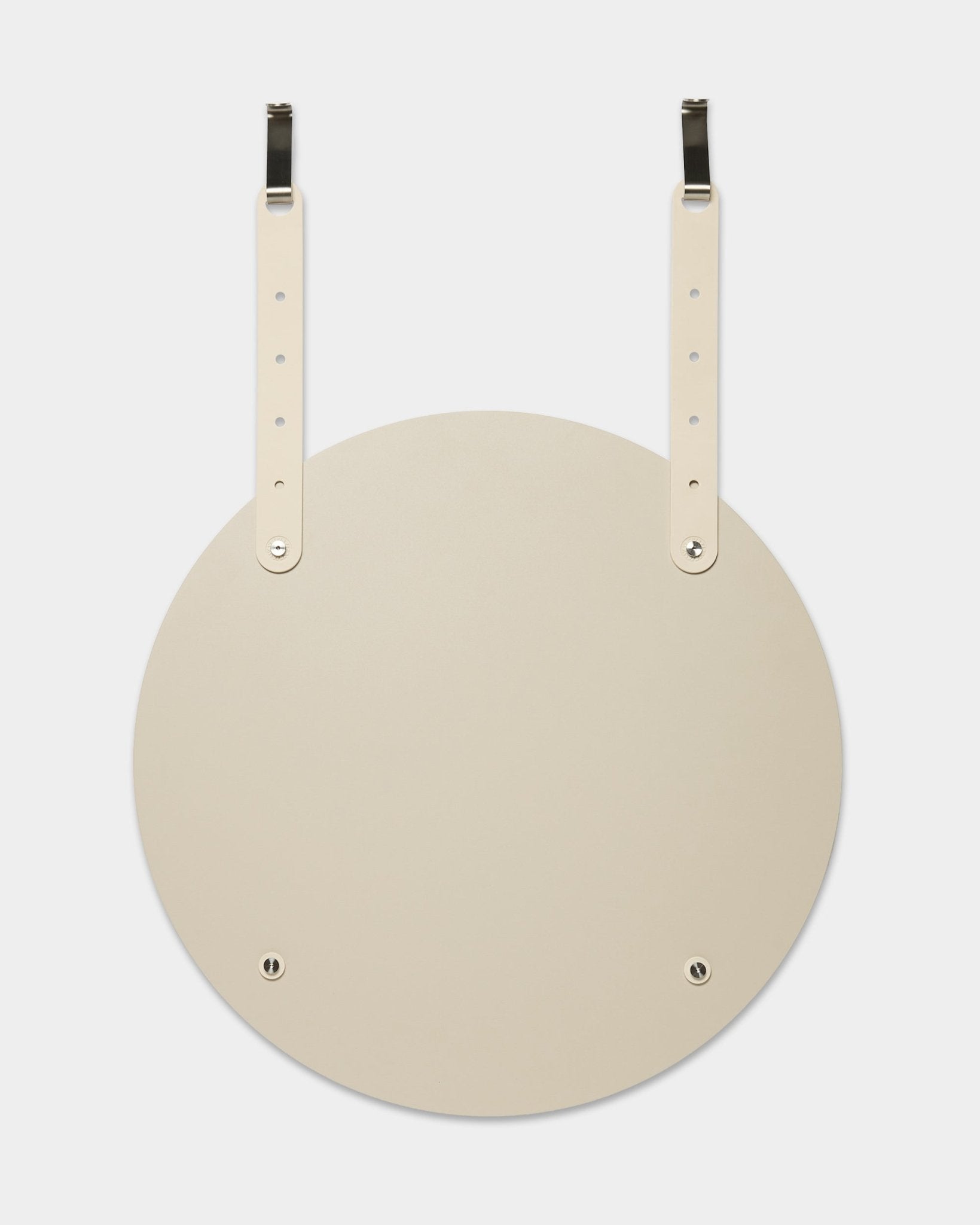 Vala | Speil / BM1 fra WoodUpp er et rundt, beige veggspeil med justerbare lærremmer for oppheng; Montering krever ingen boring i veggen.