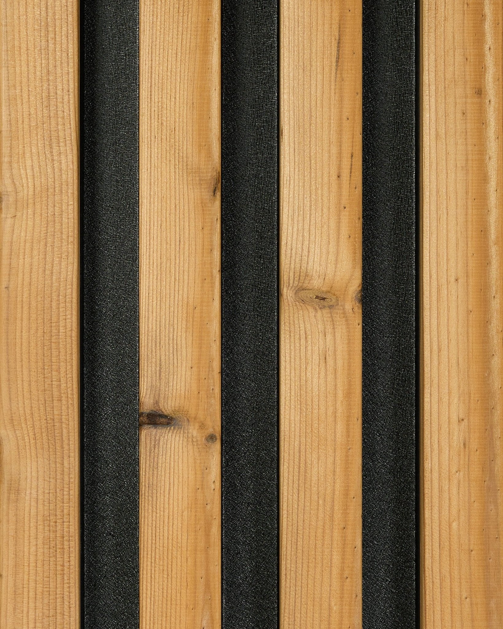Akupanel akustisk spileveggpanel med natural wood spiler og black filt som bakside