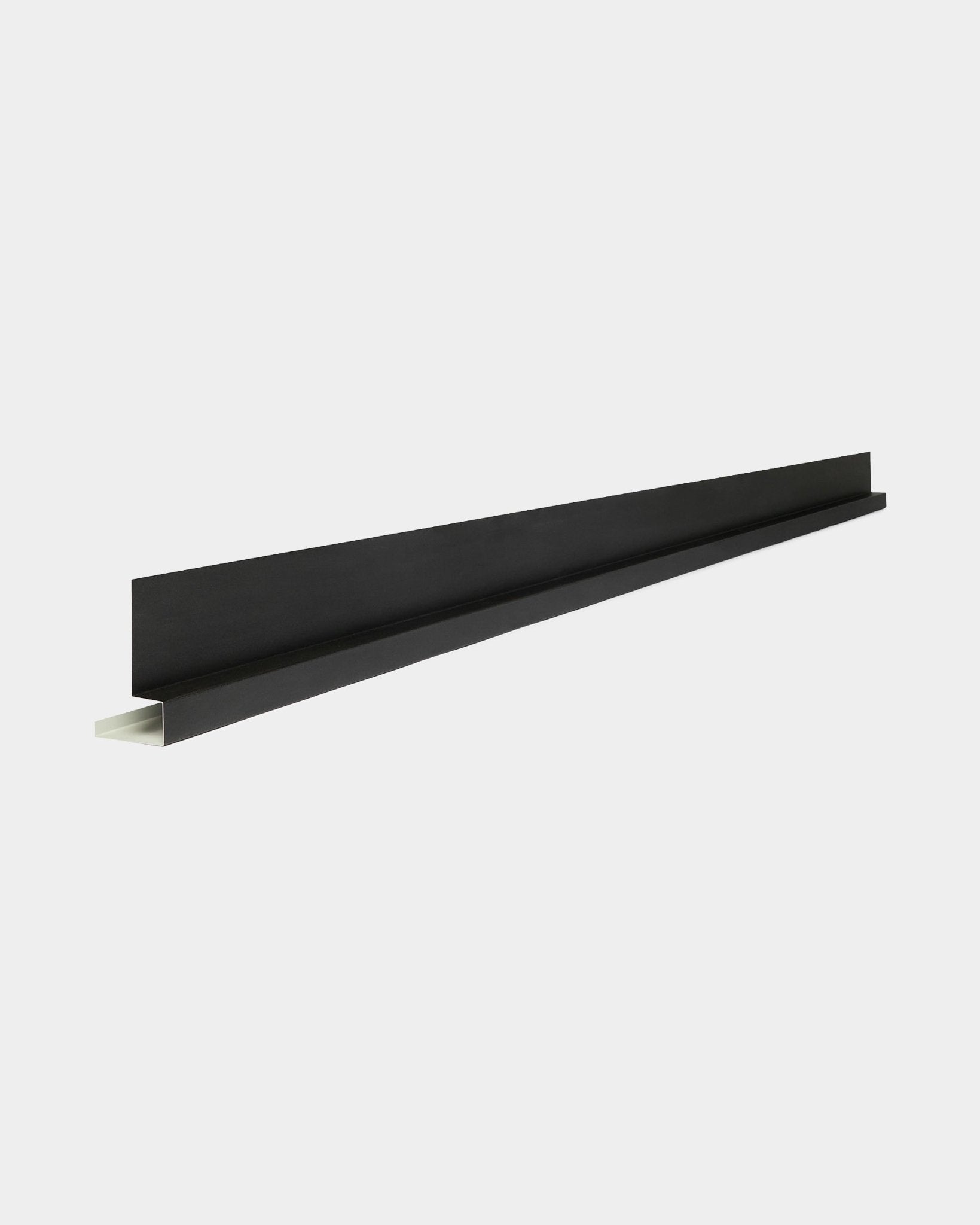 WoodUpp Aluwood endehjørne, 240 cm: black L-formet matt aluminiumsprofil for sammenkobling eller avslutning av Aluwood-fasadepaneler eller akustikkpaneler på alle overflater.