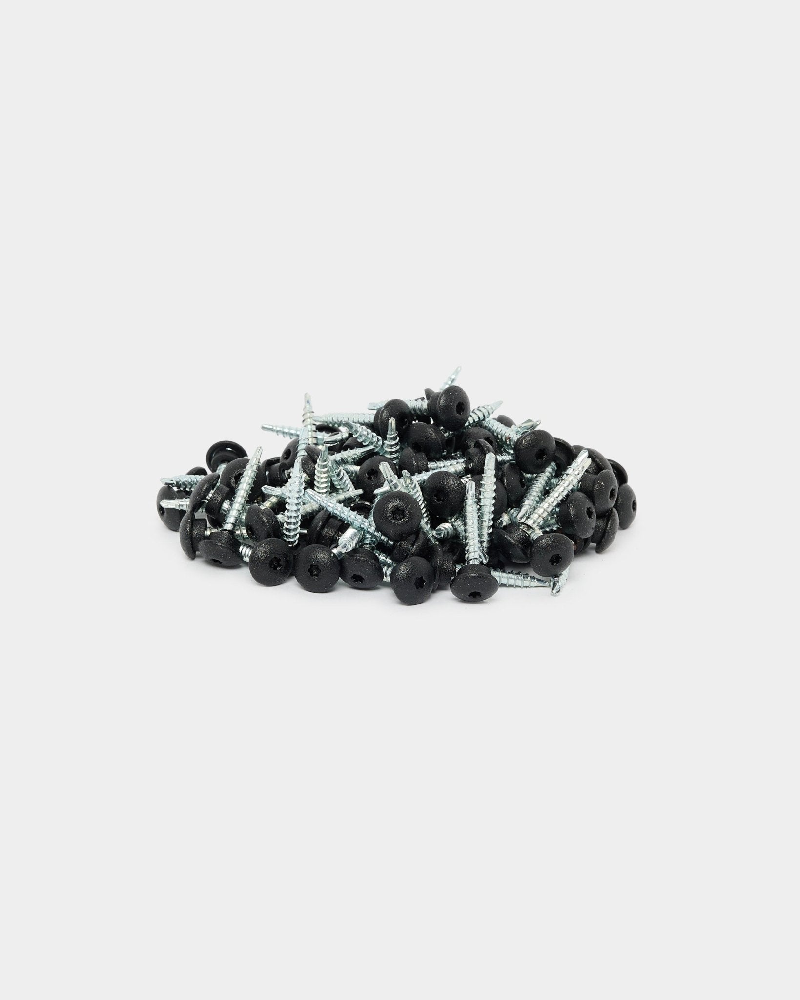 Black 4.8x35 mm WoodUpp frontscrews med Ø9.5 mm-skiver, pakke med 100, utviklet for sikker Montering av Aluwood utendørs fasadepaneler.